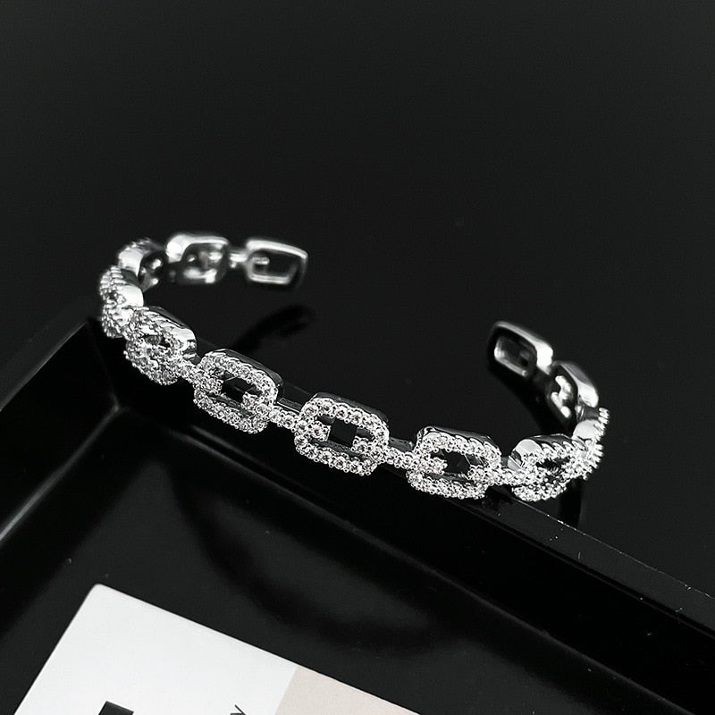 2022 Korean Exquisite New Letter Buckle Bracelet Fashionable Temperament Simple Versatile Geometric Bracelet Female Jewelry
