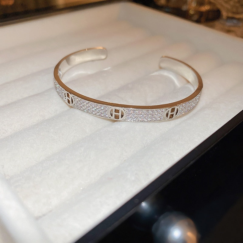 2022 Korean Exquisite New Letter Buckle Bracelet Fashionable Temperament Simple Versatile Geometric Bracelet Female Jewelry